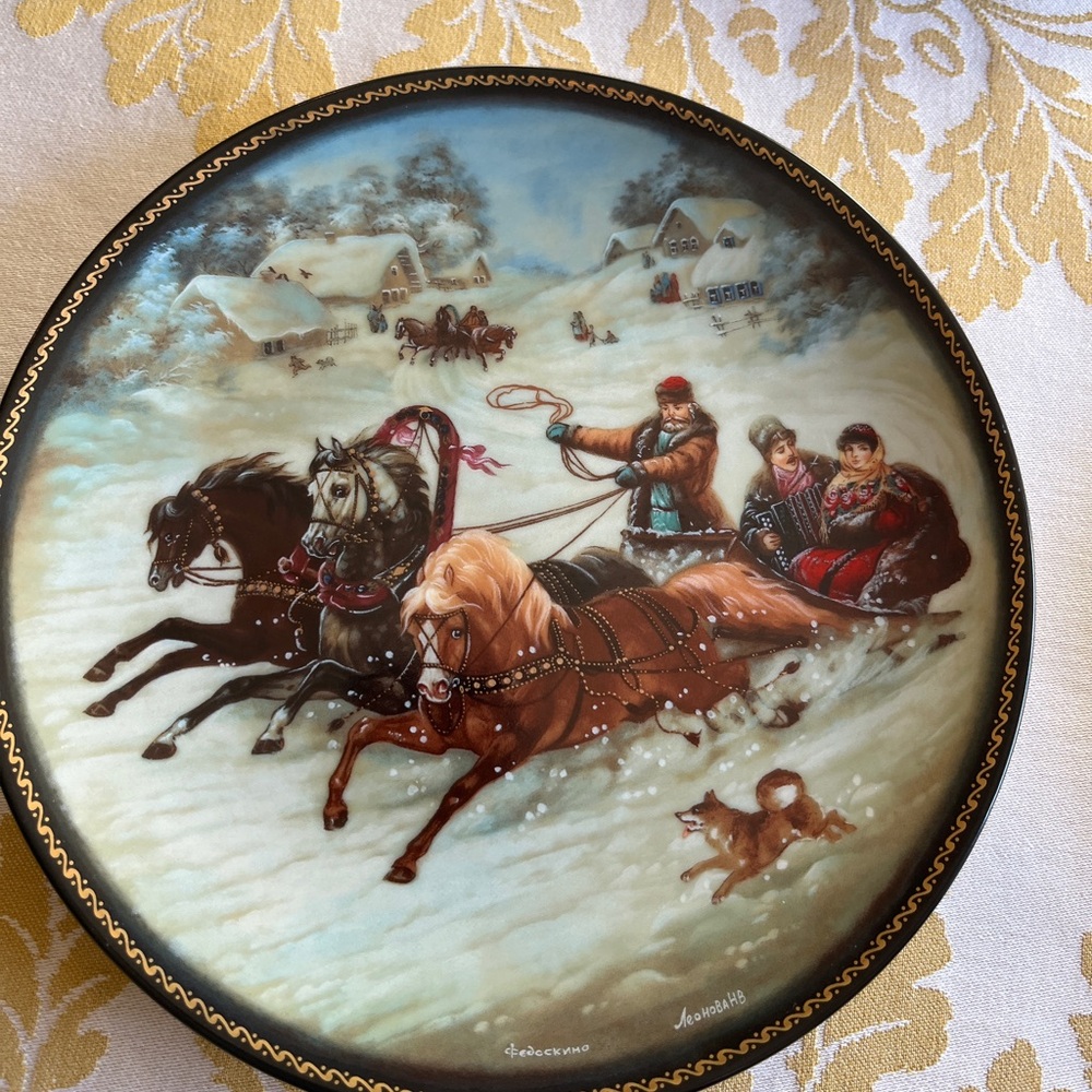 Russian Village Porcelain Plate "Winter Troika" by Natalia Leonova 1990 7 3/4 In